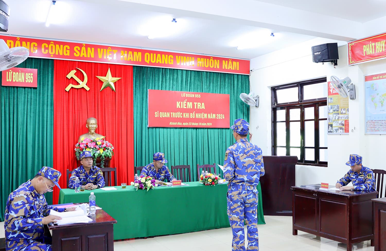 Lữ đoàn 955 kiểm tra sĩ quan trước khi đề nghị bổ nhiệm