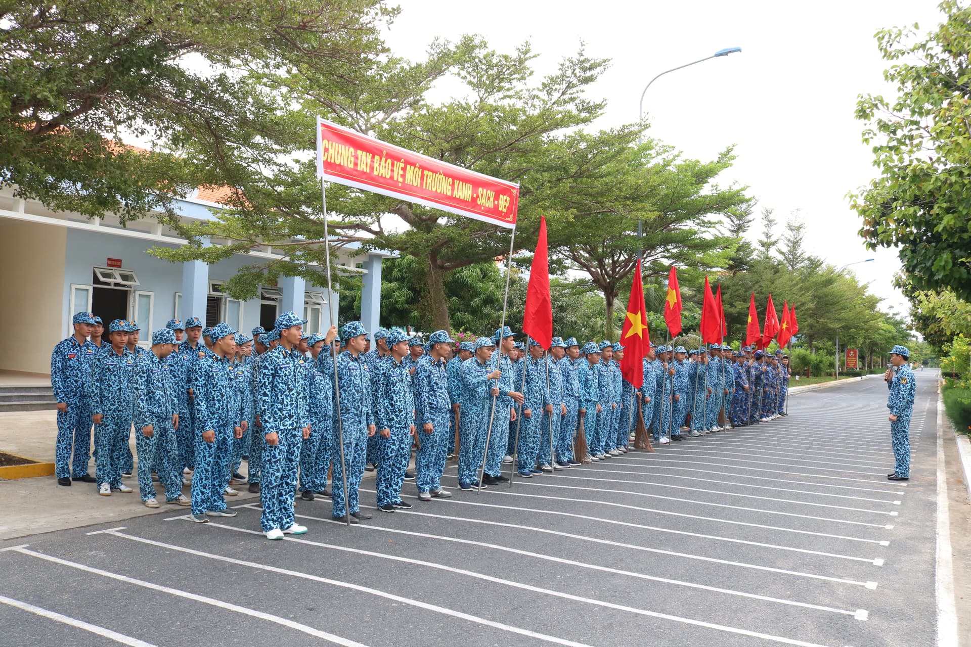 Tuổi trẻ Lữ đoàn 189 tổ chức lao động tình nguyện