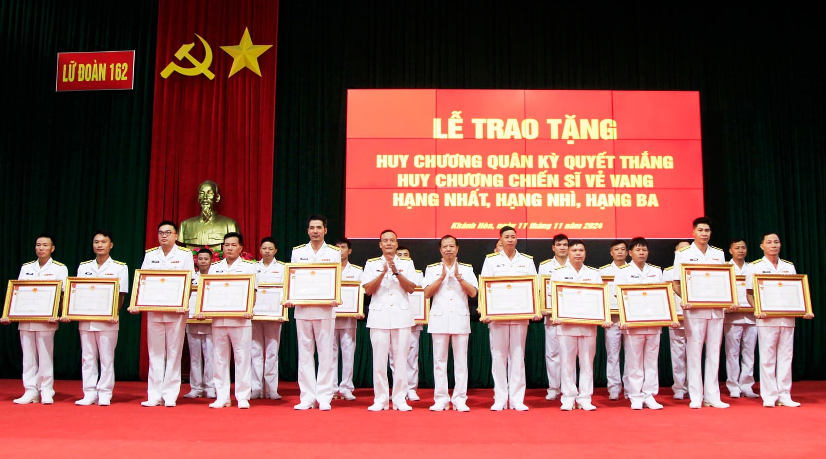 Lữ đoàn 162 trao tặng các quân nhân Huy chương Quân kỳ quyết thắng, Huy chương Chiến sĩ vẻ vang