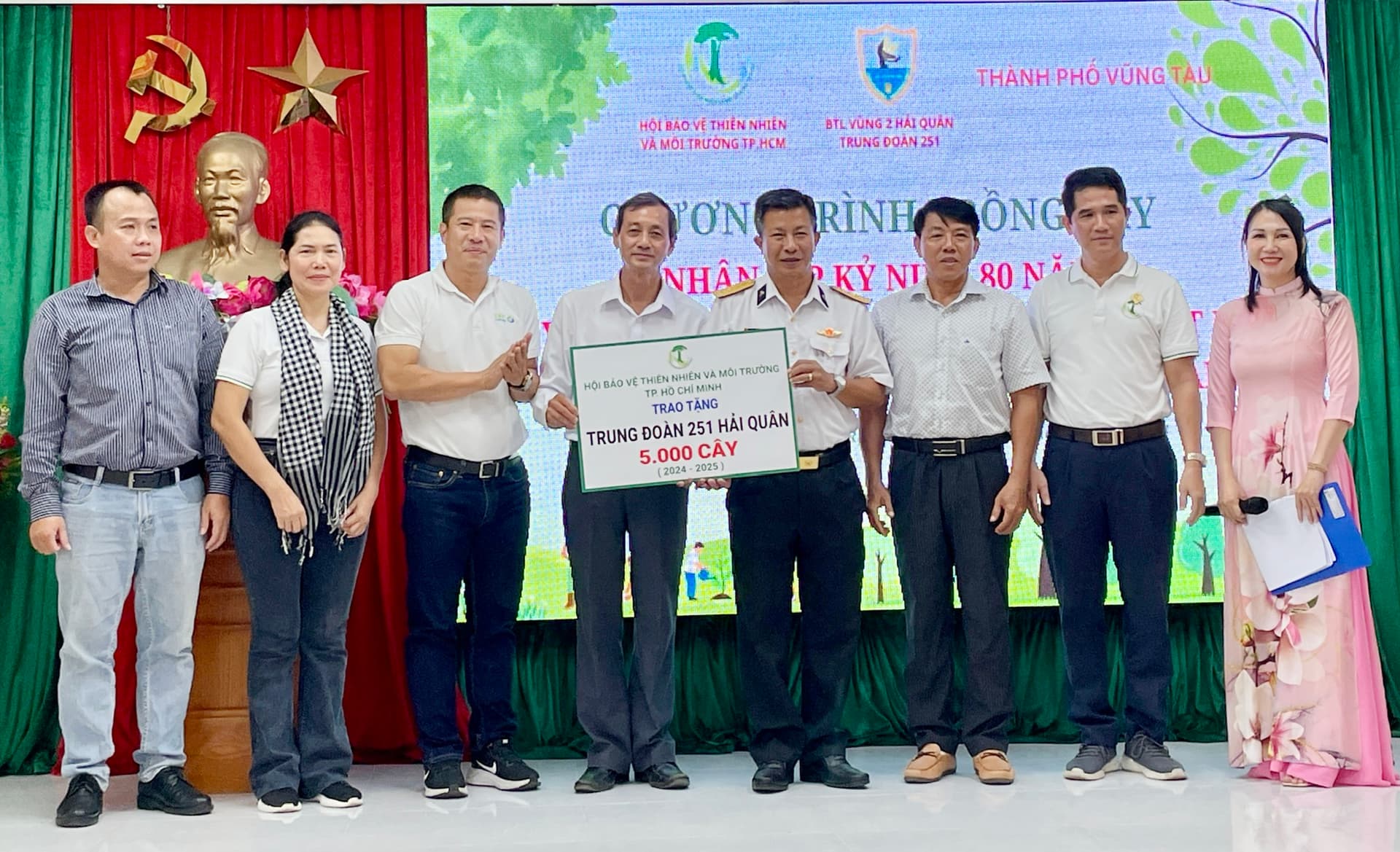 Hội Bảo vệ thiên nhiên và Môi trường TP. Hồ Chí Minh tặng  Trung đoàn 251 Hải quân 5.000 cây xanh