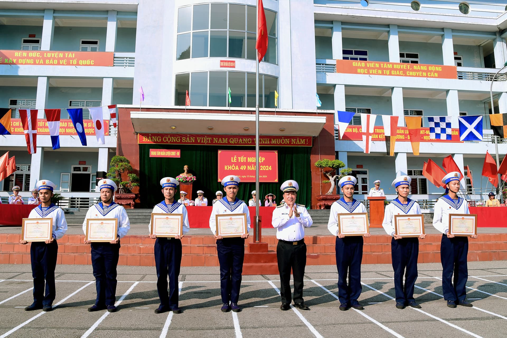 Trung tâm Huấn luyện Vùng 1: Lễ tốt nghiệp các lớp chuyên môn kỹ thuật Khoá 49