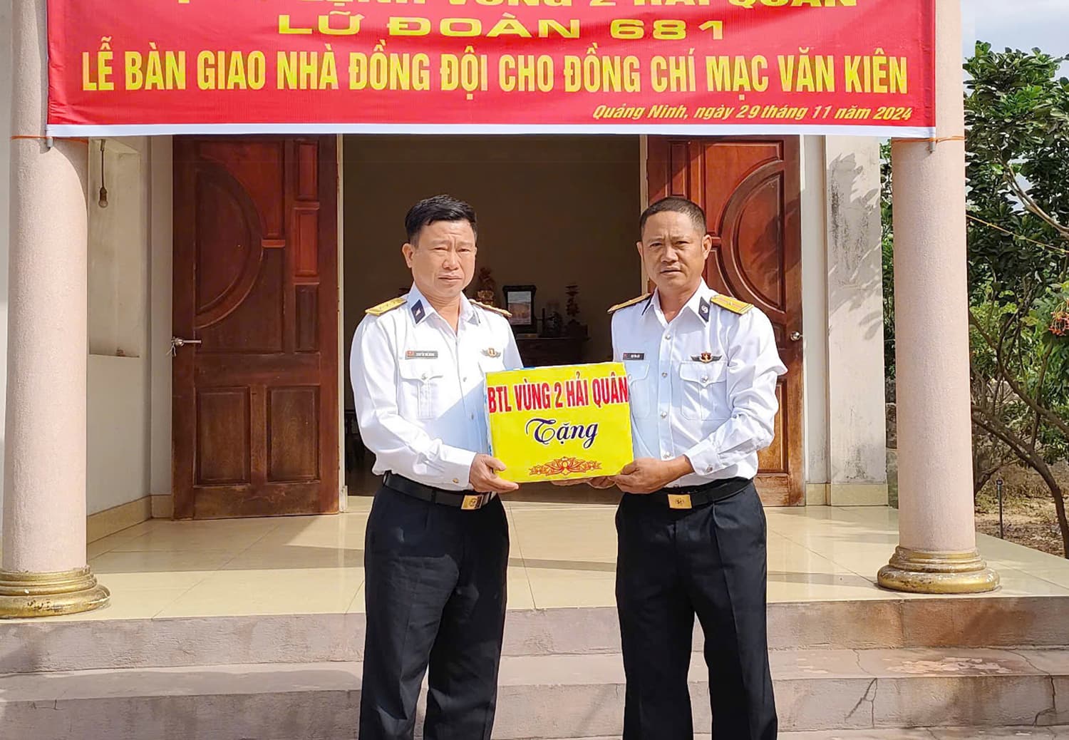 Lữ đoàn 681 bàn giao nhà đồng đội