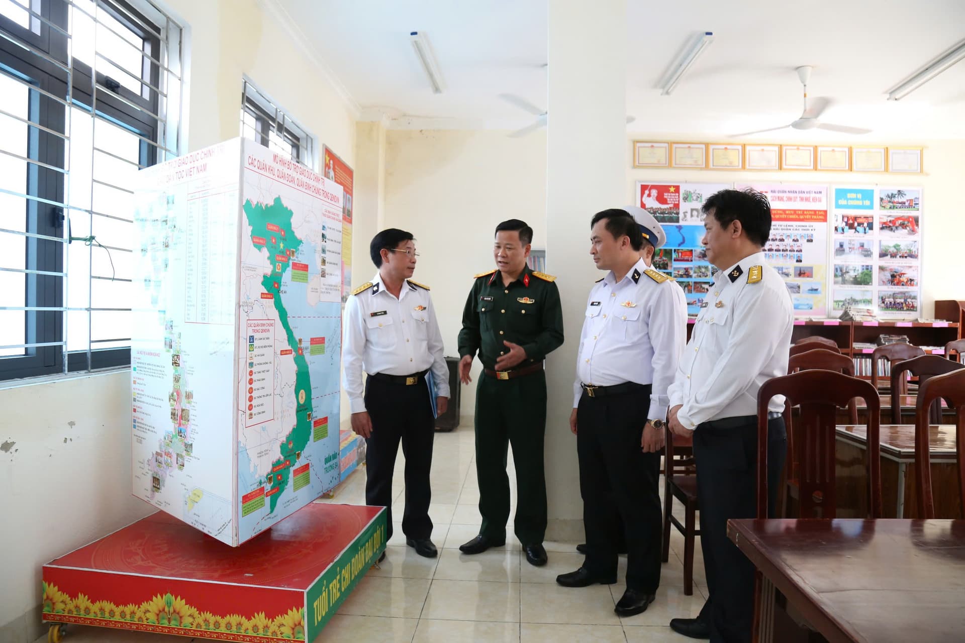 Đoàn công tác của Tổng cục Chính trị kiểm tra Lữ đoàn 83