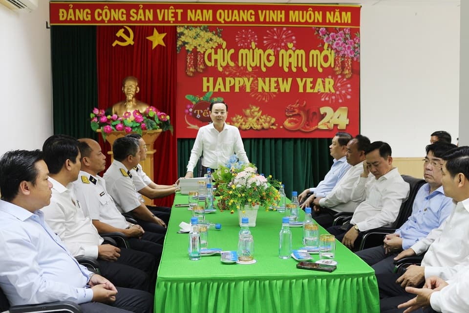 Bí thư Thành ủy Cần Thơ thăm và làm việc tại cảng Tân cảng Cái Cui
