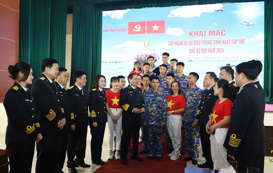 Khai mạc tập huấn 5 vũ điệu trong sinh hoạt tập thể