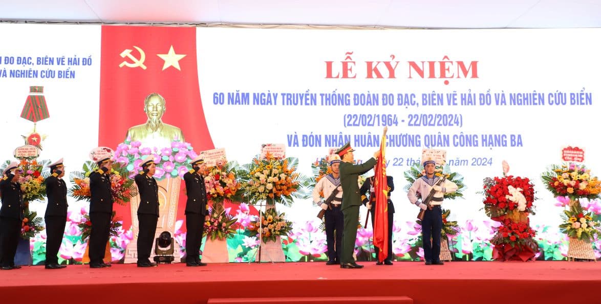 Đoàn Đo đạc biên vẽ hải đồ và nghiên cứu biển: Đón nhận Huân chương Quân công hạng Ba