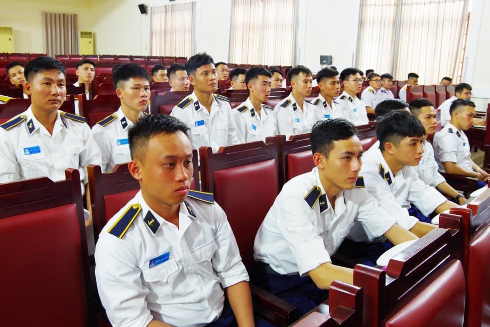 Lữ đoàn 162 gặp mặt, giao nhiệm vụ cho học viên thực tập tại đơn vị