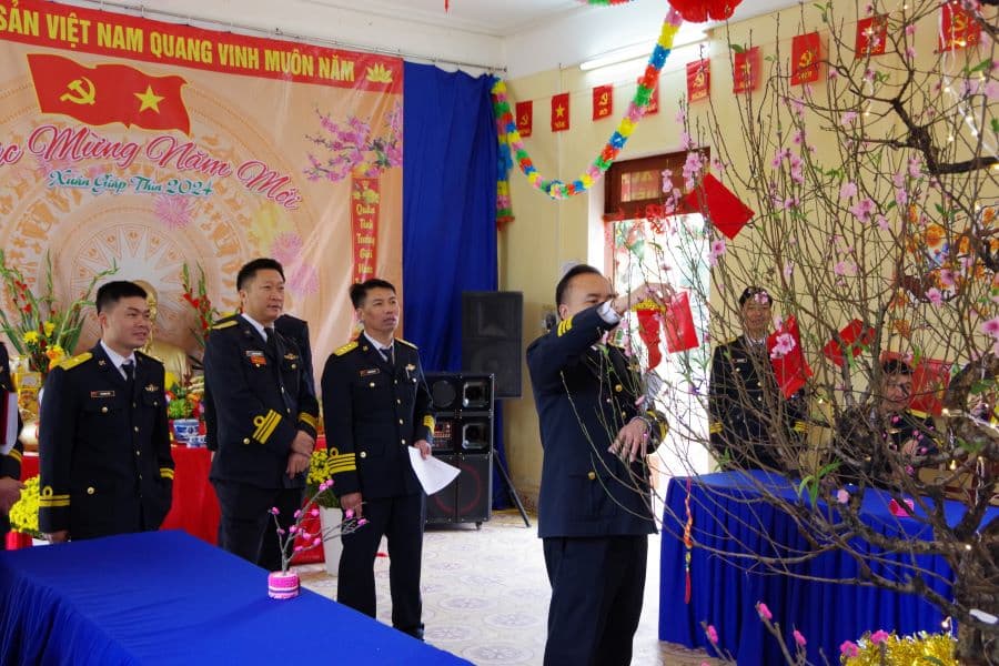 Lữ đoàn 131: Chấm thi trang trí phòng đón xuân