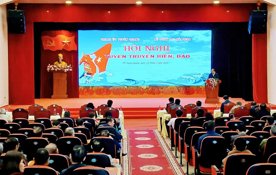 Lữ đoàn 147: Thông tin về tình hình biển, đảo, thu hút nguồn nhân lực tại Tuyên Quang