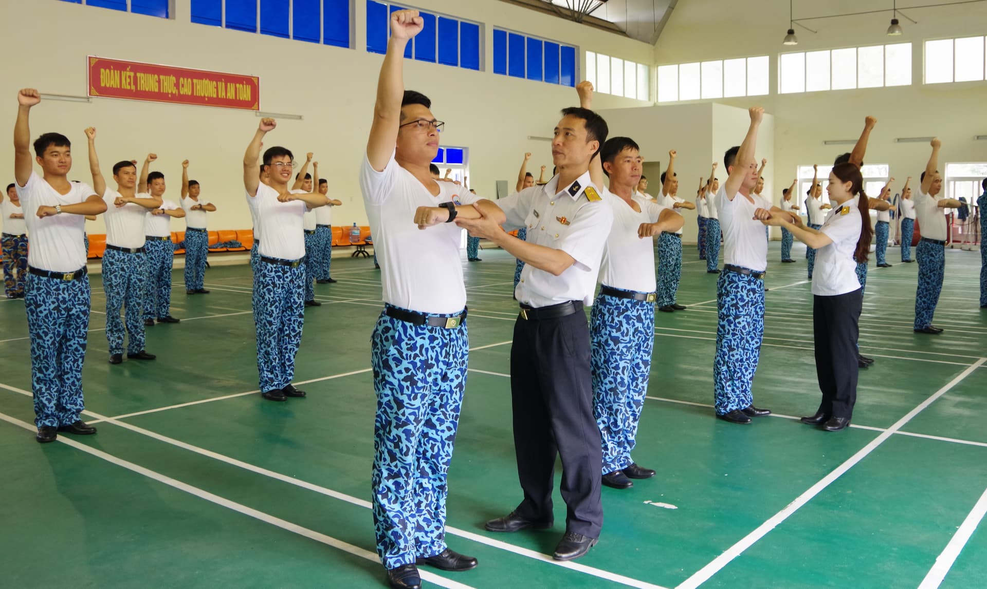 Lữ đoàn 189 tập huấn 5 vũ điệu trong sinh hoạt tập thể