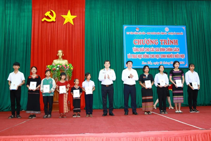 Tổng công ty Tân cảng Sài Gòn: Nhiều hoạt động ý nghĩa tại Kon Tum