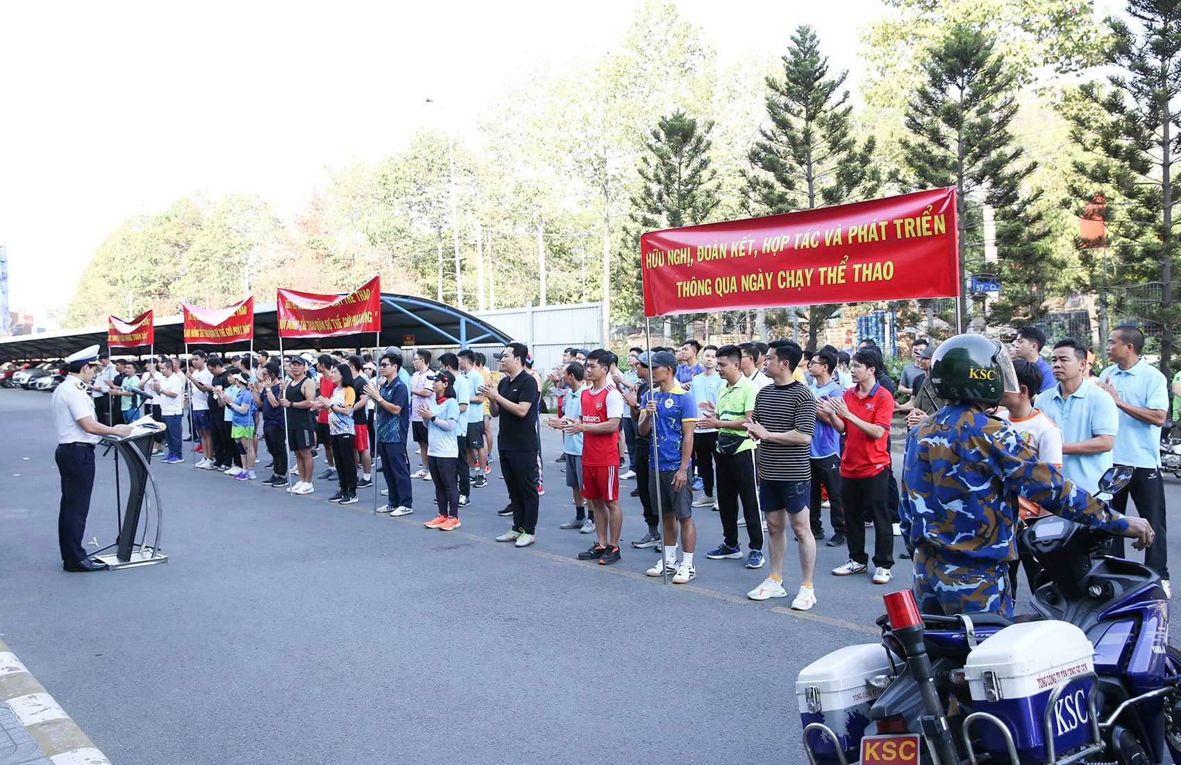 Tổng công ty Tân cảng Sài Gòn hưởng ứng Ngày chạy thể thao