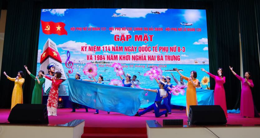 Gặp mặt kỷ niệm 114 năm ngày Quốc tế phụ nữ 8/3