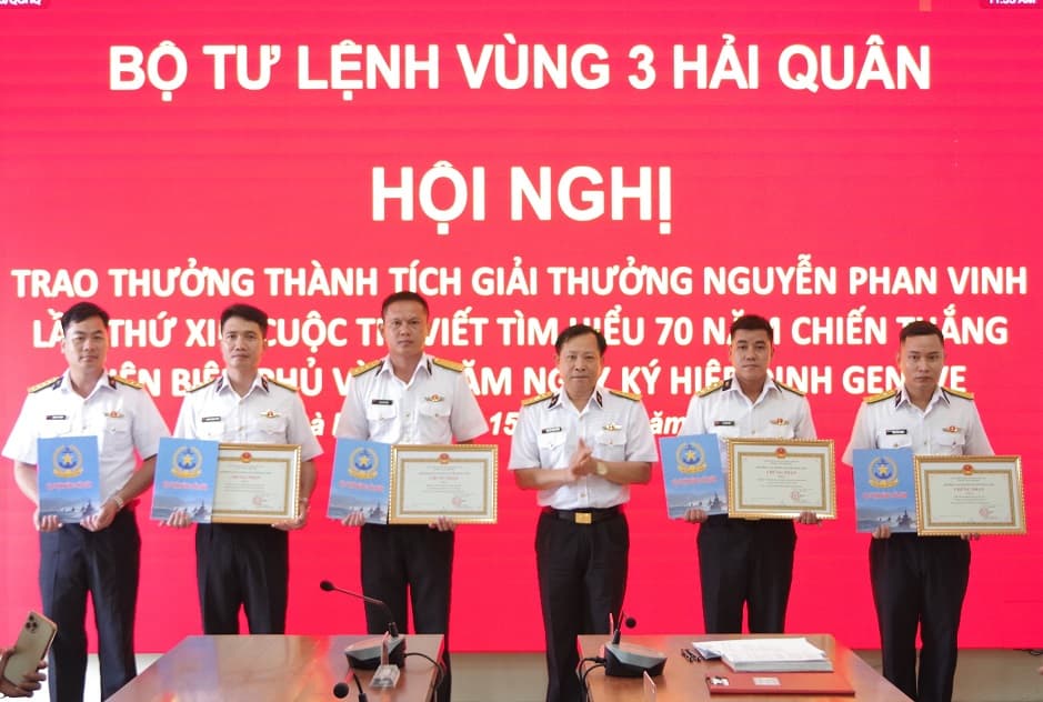 Vùng 3 trao thưởng tập thể, cá nhân có thành tích trong tham gia giải thưởng Nguyễn Phan Vinh