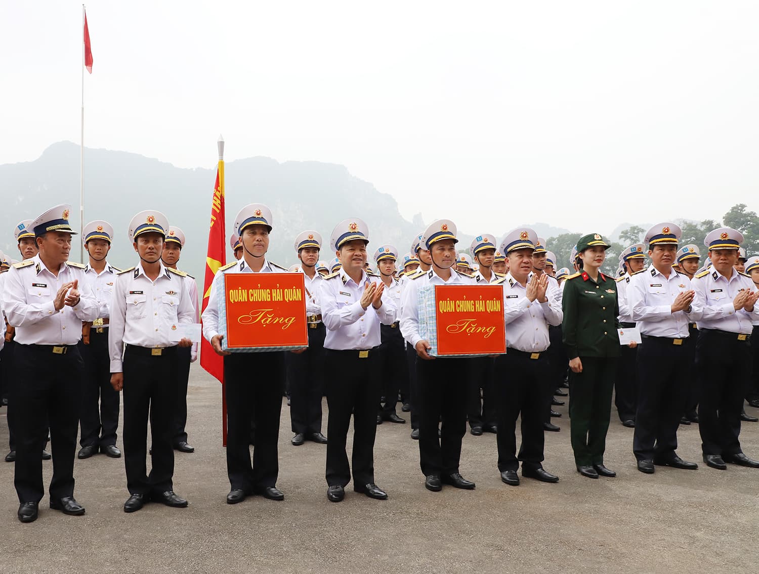 Chính ủy Hải quân thăm, động viên lực lượng diễu binh kỷ niệm chiến thắng Điện Biên Phủ