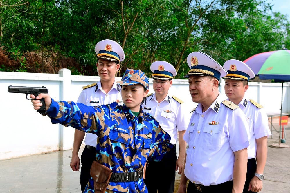 Chính ủy Vùng 1 thăm, động viên đội tuyển thi đấu chương trình “Quân khu số 1 - Thách đấu” năm 2024