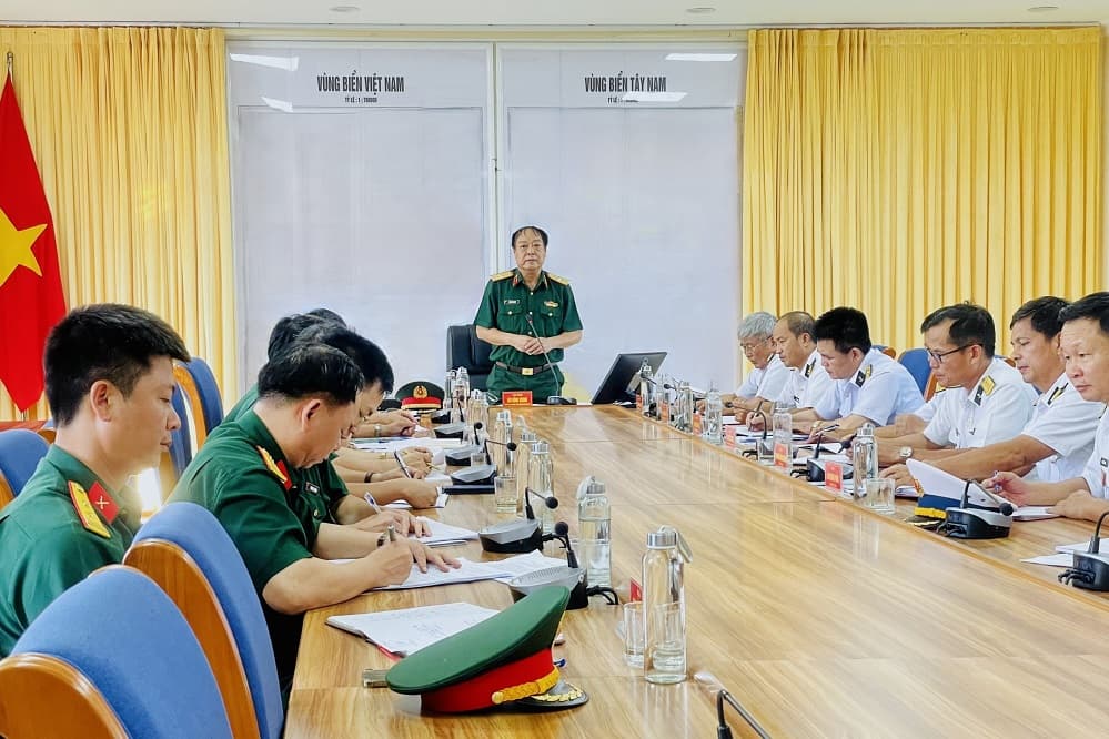 Cục Quân huấn kiểm tra Lữ đoàn 175