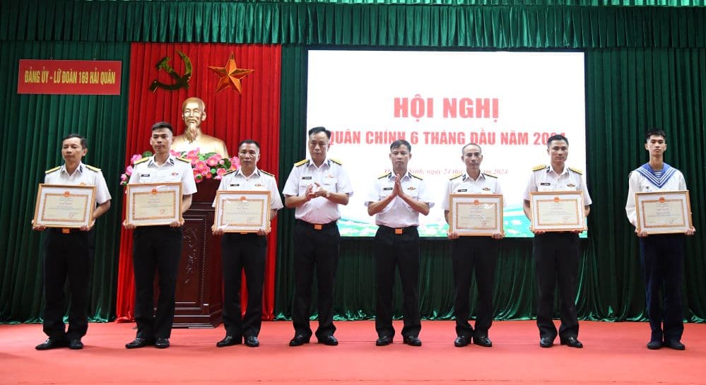 Lữ đoàn 169 tổ chức tuần tra, tuần tiễu, nắm chắc tình hình trên biển