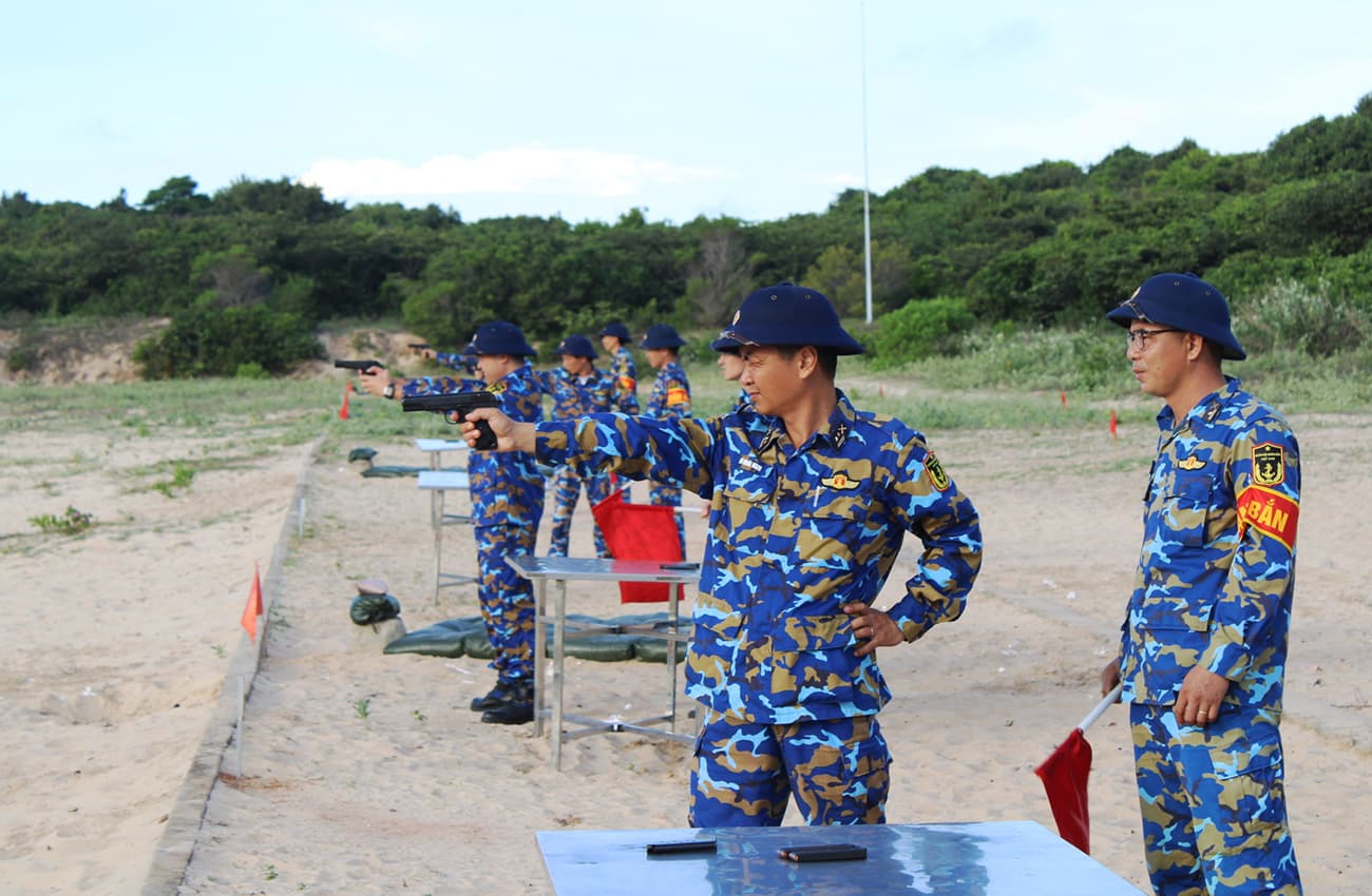 Lữ đoàn 957 tổ chức bắn đạn thật