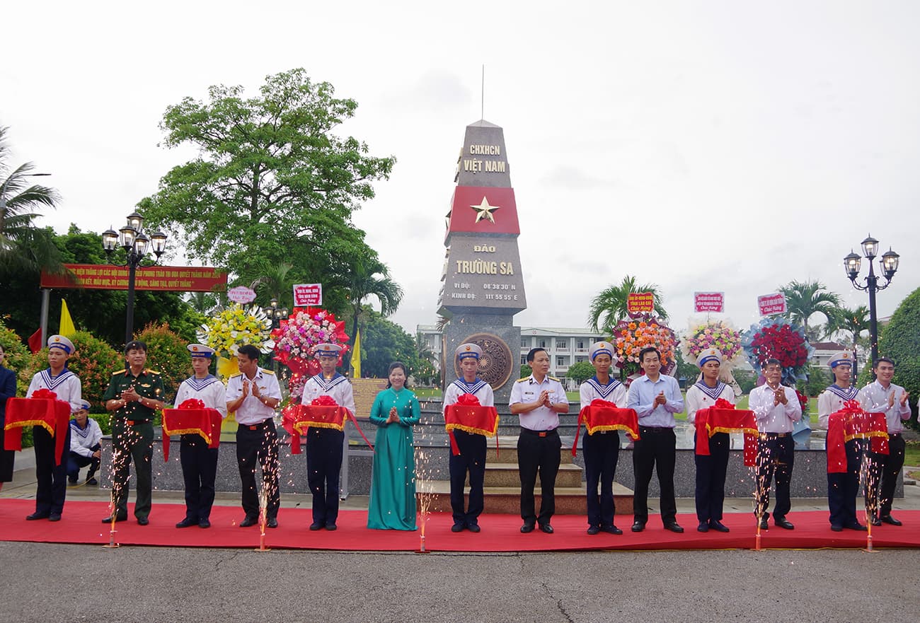 Lữ đoàn 131 Hải quân khành thành Công trình “Cột mốc chủ quyền Trường Sa”