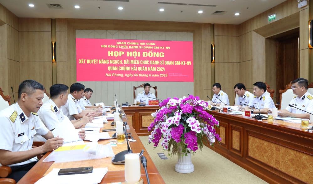 240 hồ sơ được xét duyệt chức danh sĩ quan chuyên môn - kỹ thuật - nghiệp vụ