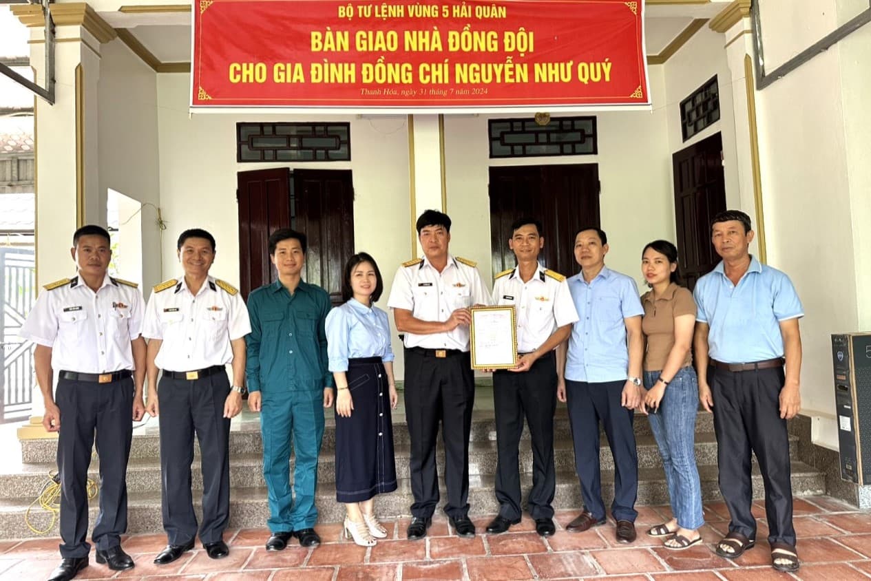 Bộ Tư lệnh Vùng 5 bàn giao nhà đồng đội