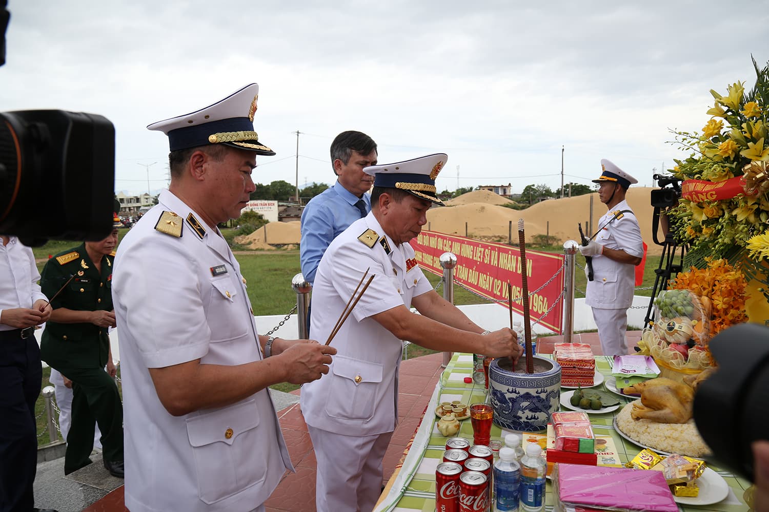 Tưởng niệm các anh hùng, liệt sĩ và nhân dân hi sinh trong Chiến thắng trận đầu tại Sông Gianh, Quảng Bình