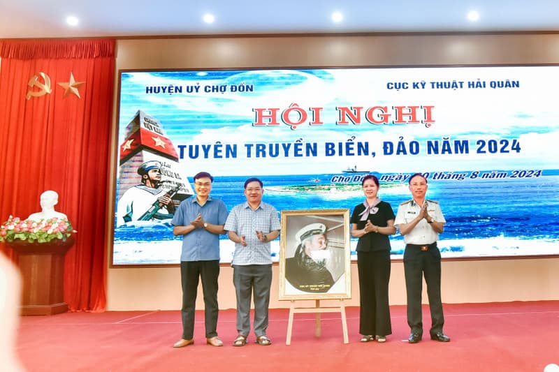 Cục Kỹ thuật Hải quân thông tin về tình hình biển, đảo tại Bắc Kạn