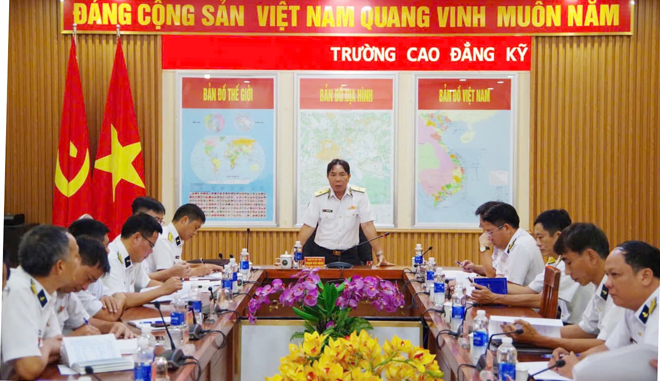 Kiểm tra công tác khoa học quân sự Trường Cao đẳng Kỹ thuật Hải quân