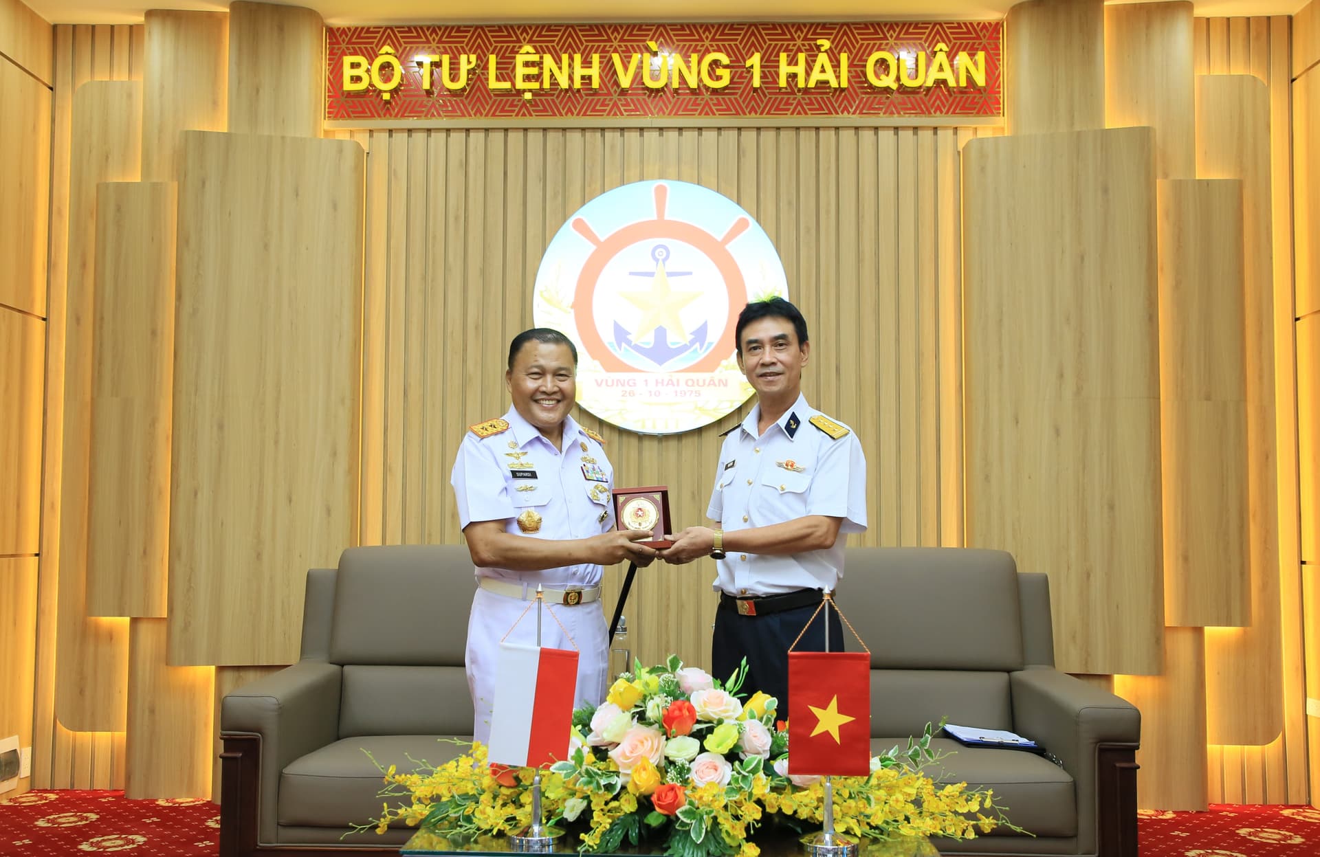 Tàu buồm Hải quân Indonesia thăm Hải Phòng