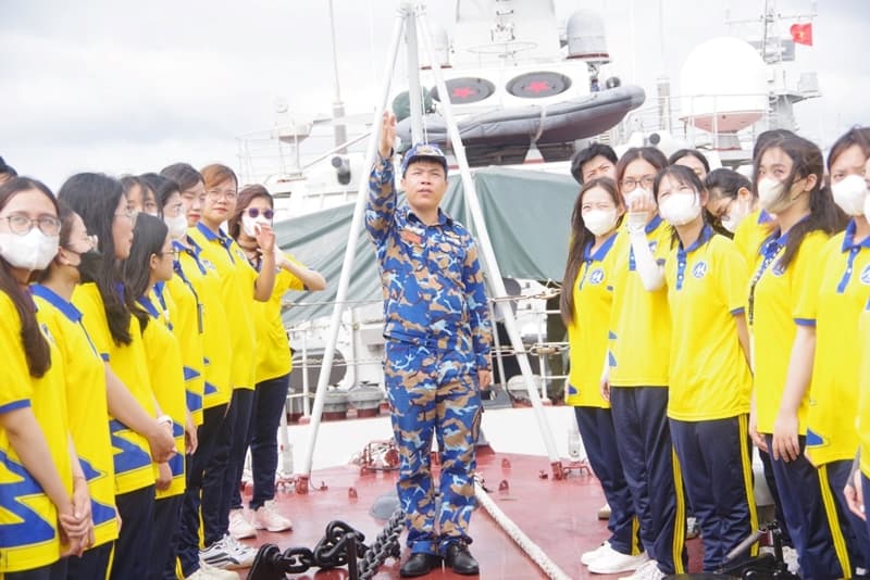 Giao lưu, tuyên truyền kỷ niệm 60 năm Chiến thắng trận đầu của Hải quân Nhân dân Việt Nam