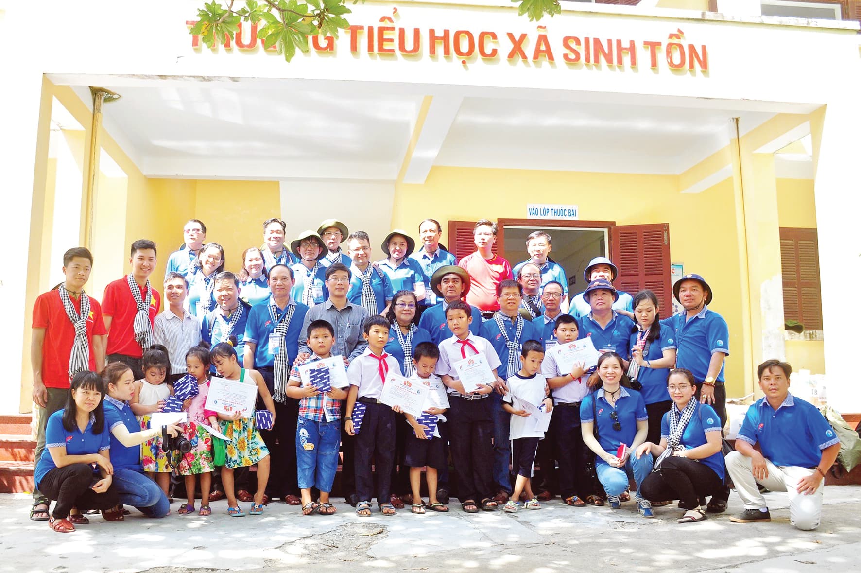 Quỹ học bổng Vừ A Dính và Câu lạc bộ Vì Hoàng Sa-Trường Sa thân yêu: Cầu nối giữa đất liền với hải đảo