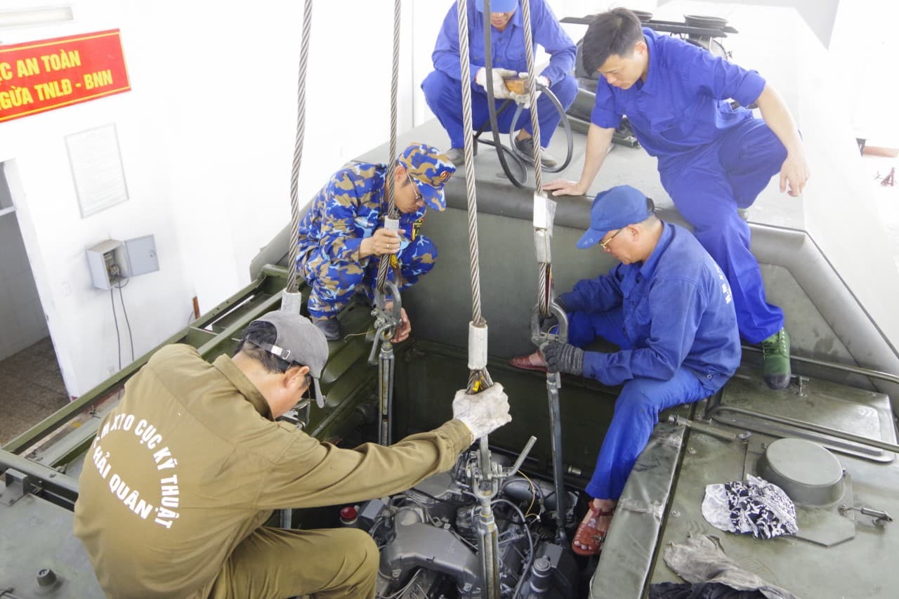 Phát huy sáng kiến, cải tiến kỹ thuật để làm chủ vững chắc trang bị kỹ thuật hiện đại