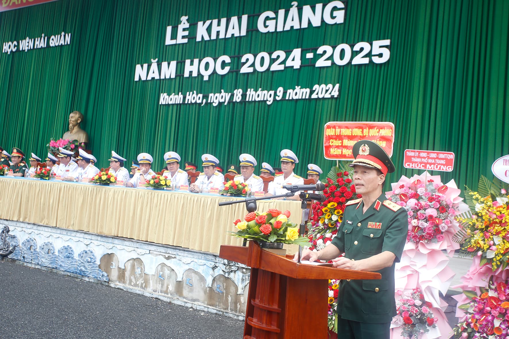 Trung tướng Nguyễn Trọng Bình dự lễ khai giảng tại Học viện Hải quân