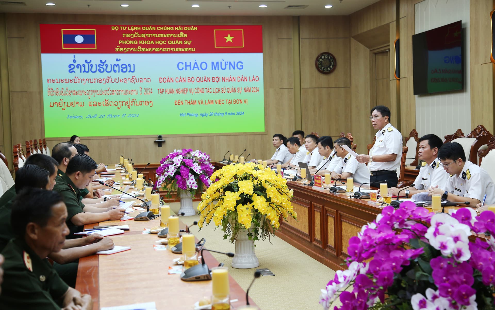 Trao đổi kinh nghiệm với đoàn cán bộ Quân đội nhân dân Lào