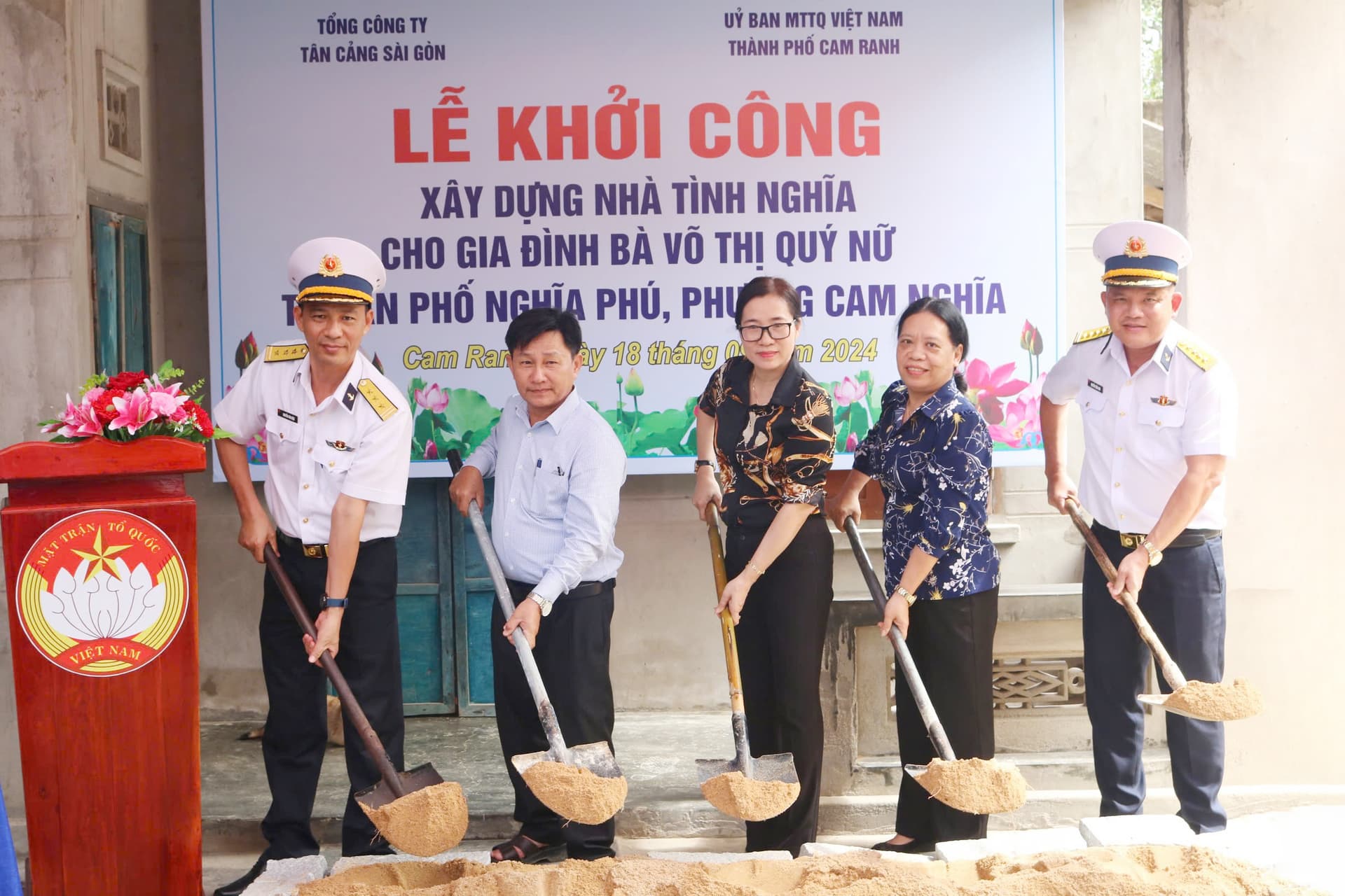 Tân cảng Sài Gòn hỗ trợ kinh phí sửa chữa nhà cho người lao động