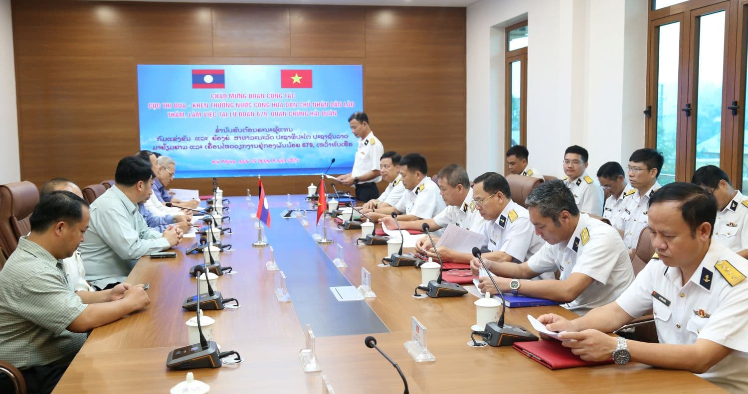 Đoàn công tác của Cục Thi đua và Khen thưởng Lào thăm Lữ đoàn 679