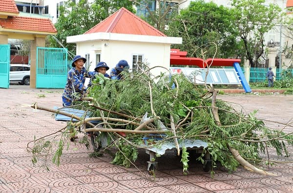 Lữ đoàn 126 giúp trường học khắc phục hậu quả bão số 3