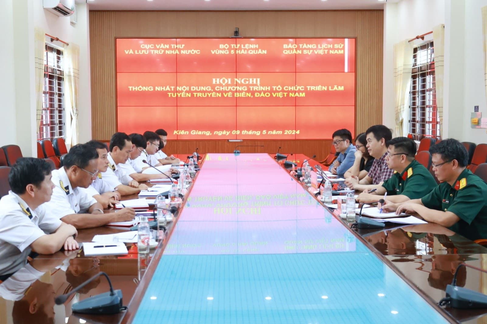 Đoàn công tác của Cục Văn thư và Lưu trữ Nhà nước làm việc với Bộ Tư lệnh Vùng 5