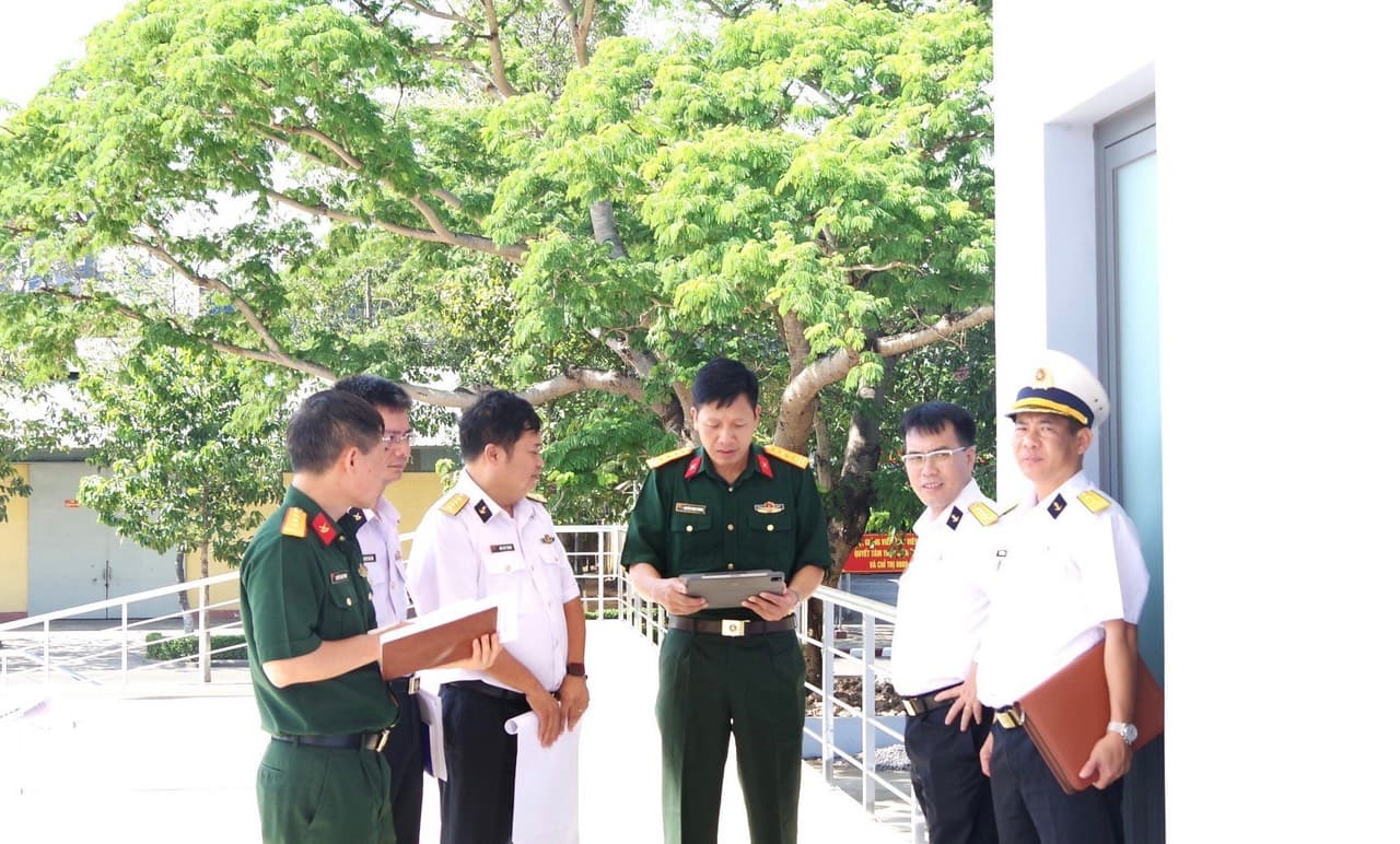 Cục Doanh trại  làm việc với Trường Cao đẳng Kỹ thuật Hải quân