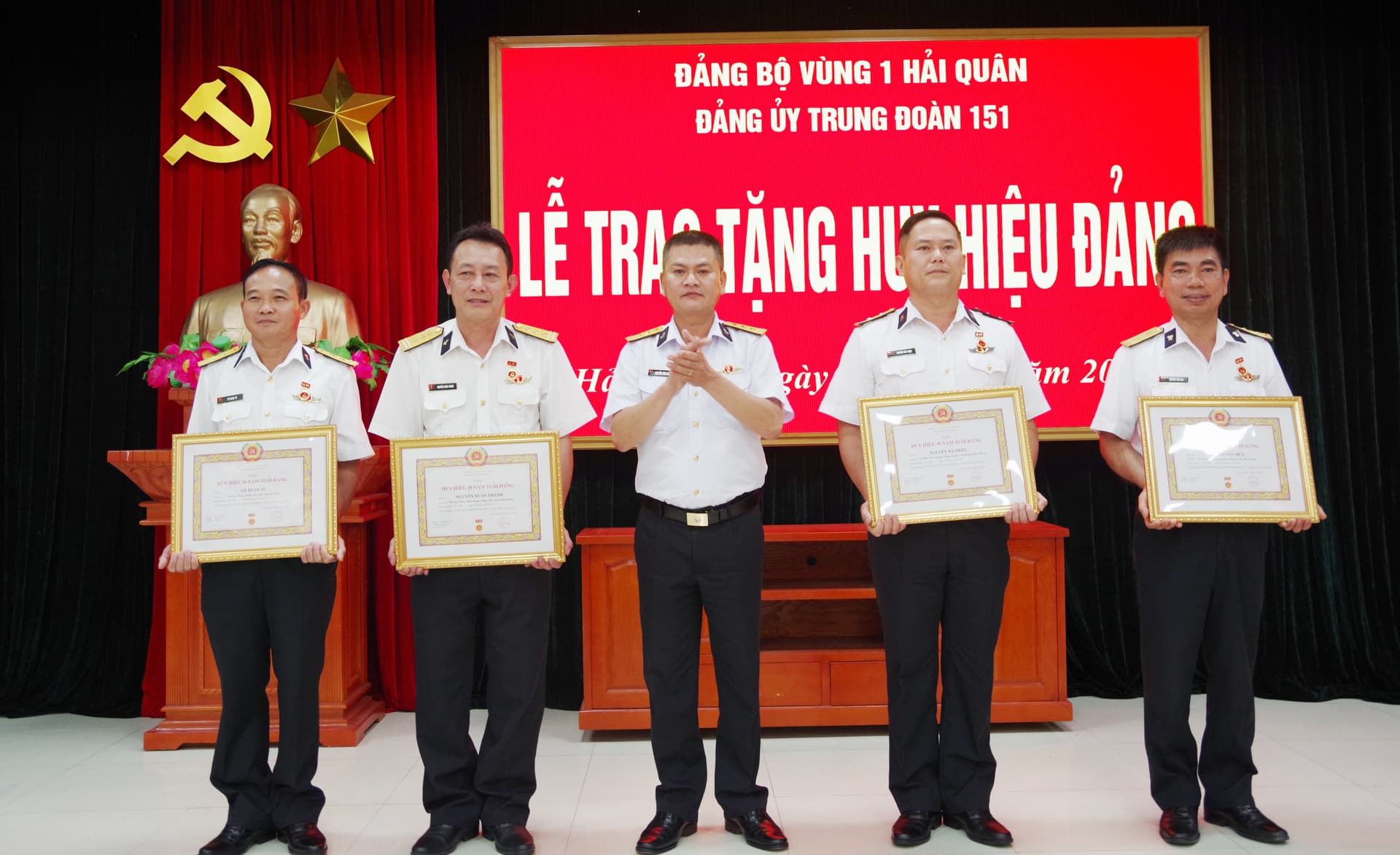 Trung đoàn 151 trao tặng Huy hiệu 30 năm tuổi Đảng