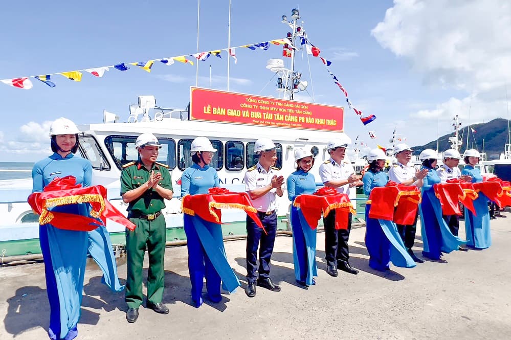 Công ty Hoa tiêu Tân cảng tiếp nhận tàu đưa đón hoa tiêu Tân cảng P8