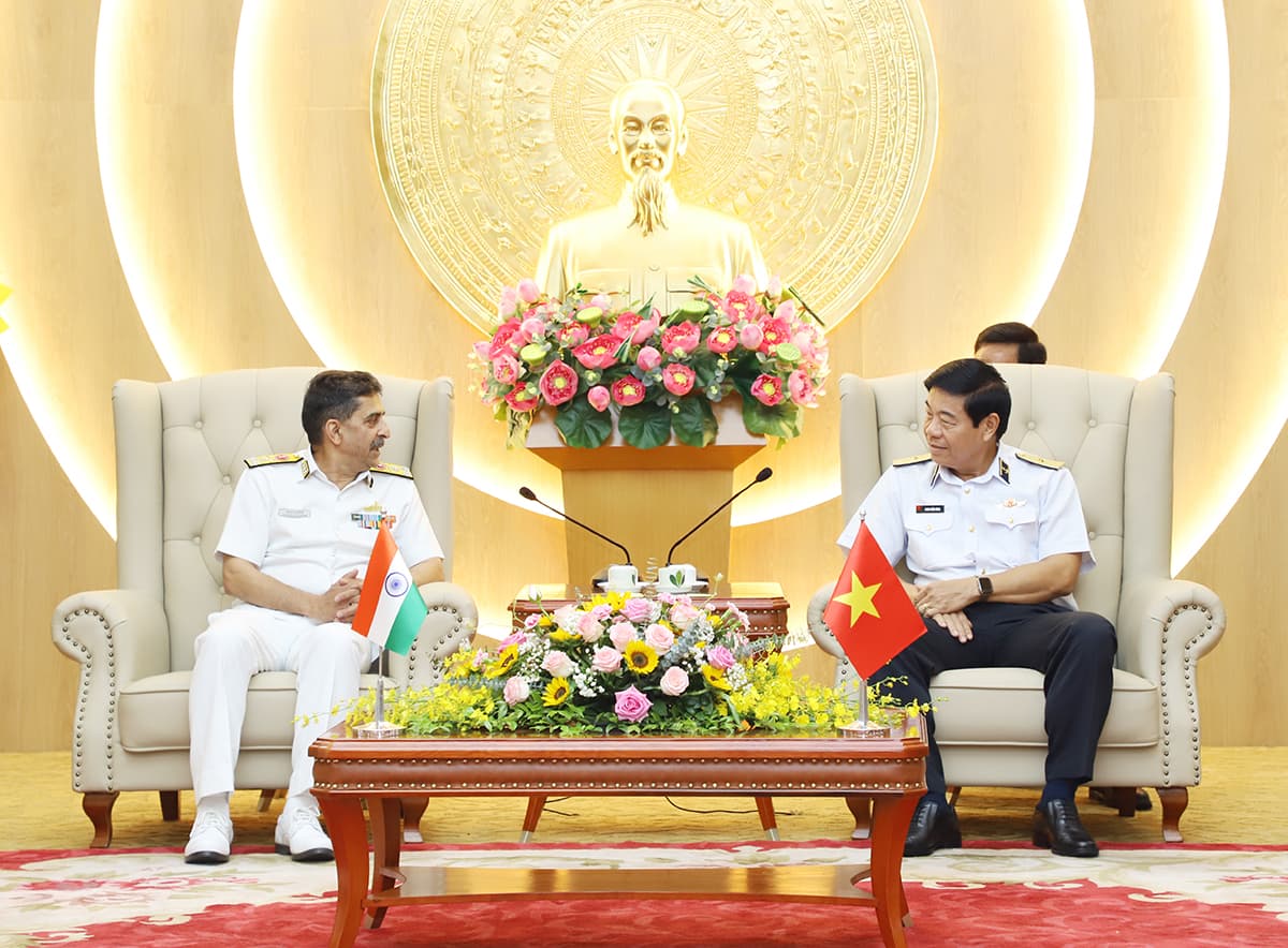 Thủ trưởng Bộ Tư lệnh Hải quân tiếp Giám đốc cơ quan Thủy đạc quốc gia Ấn Độ