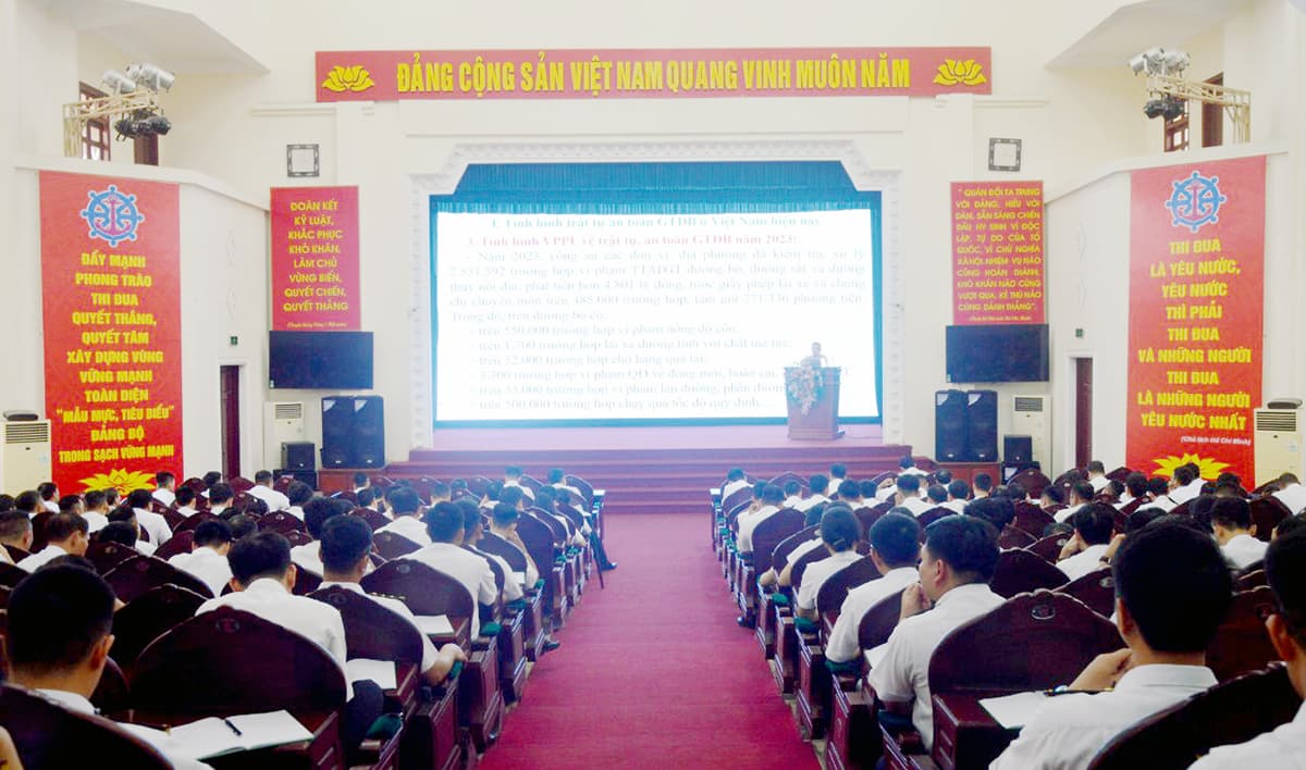 Vùng 1: Hơn 300 cán bộ, chiến sĩ được phổ biến, giáo dục pháp luật