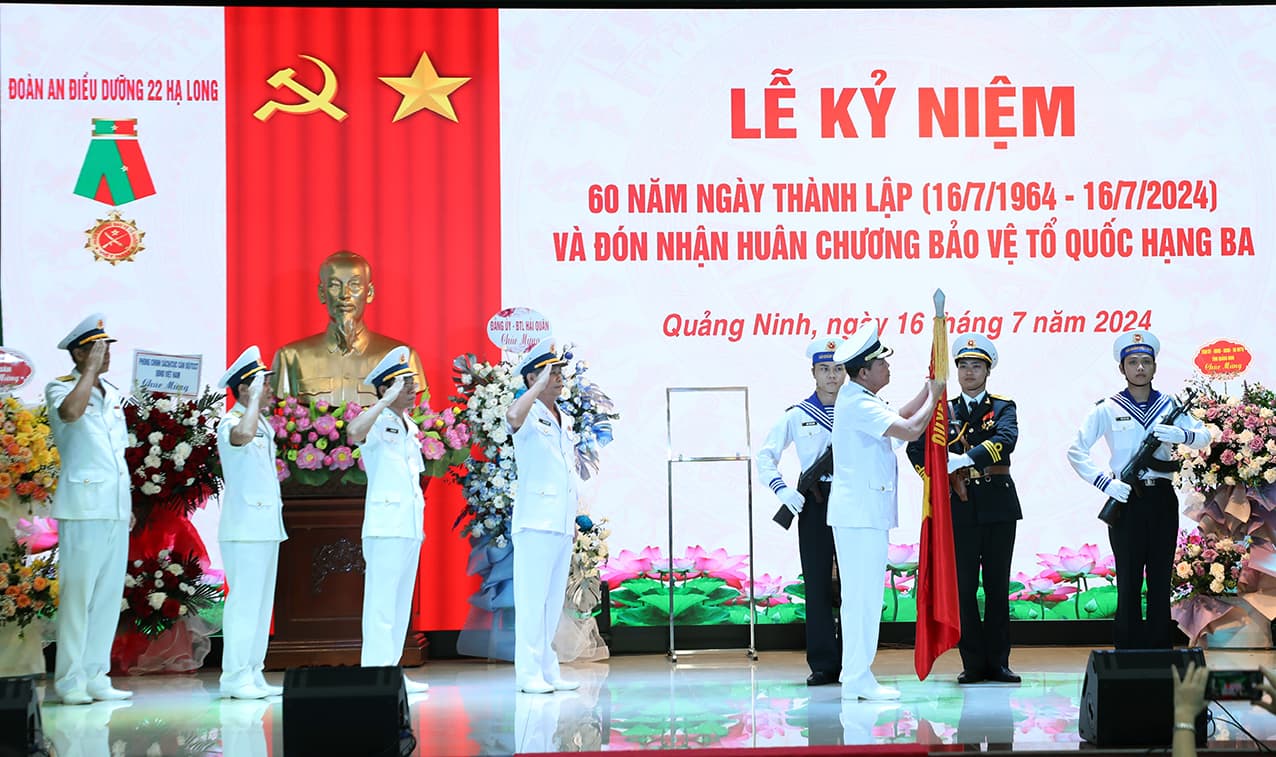 Đoàn An điều dưỡng 22 Hạ Long đón nhận Huân chương Bảo vệ Tổ quốc hạng Ba