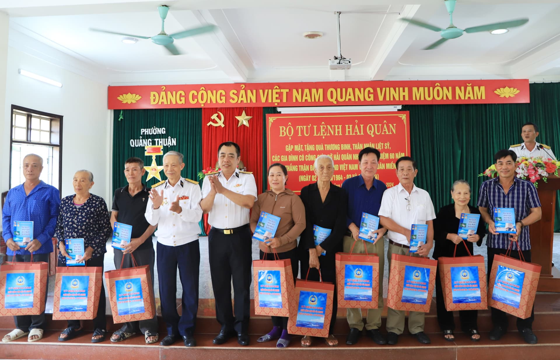 Vùng 3 tặng quà gia đình chính sách tại tỉnh Quảng Bình