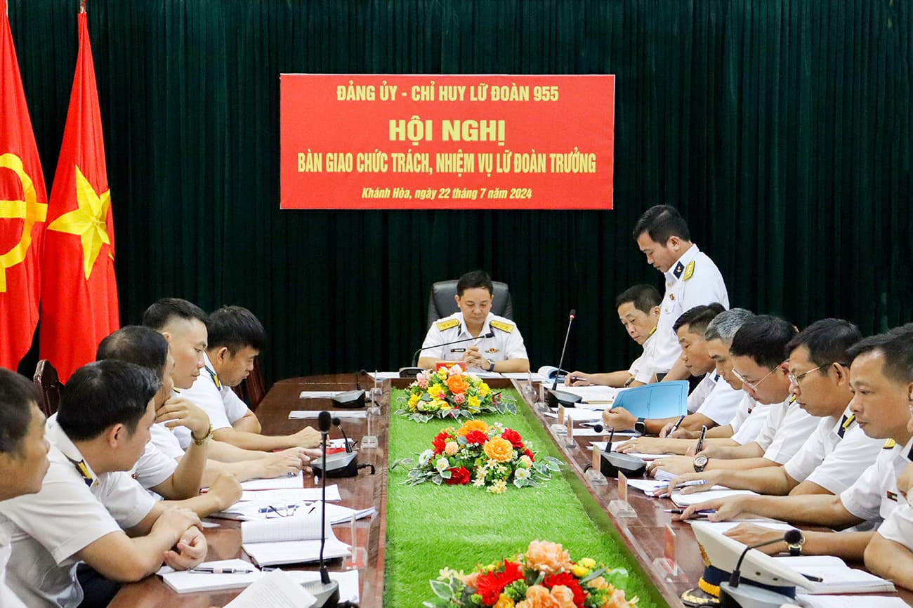 Lữ đoàn 955: Bàn giao chức trách, nhiệm vụ Lữ đoàn trưởng
