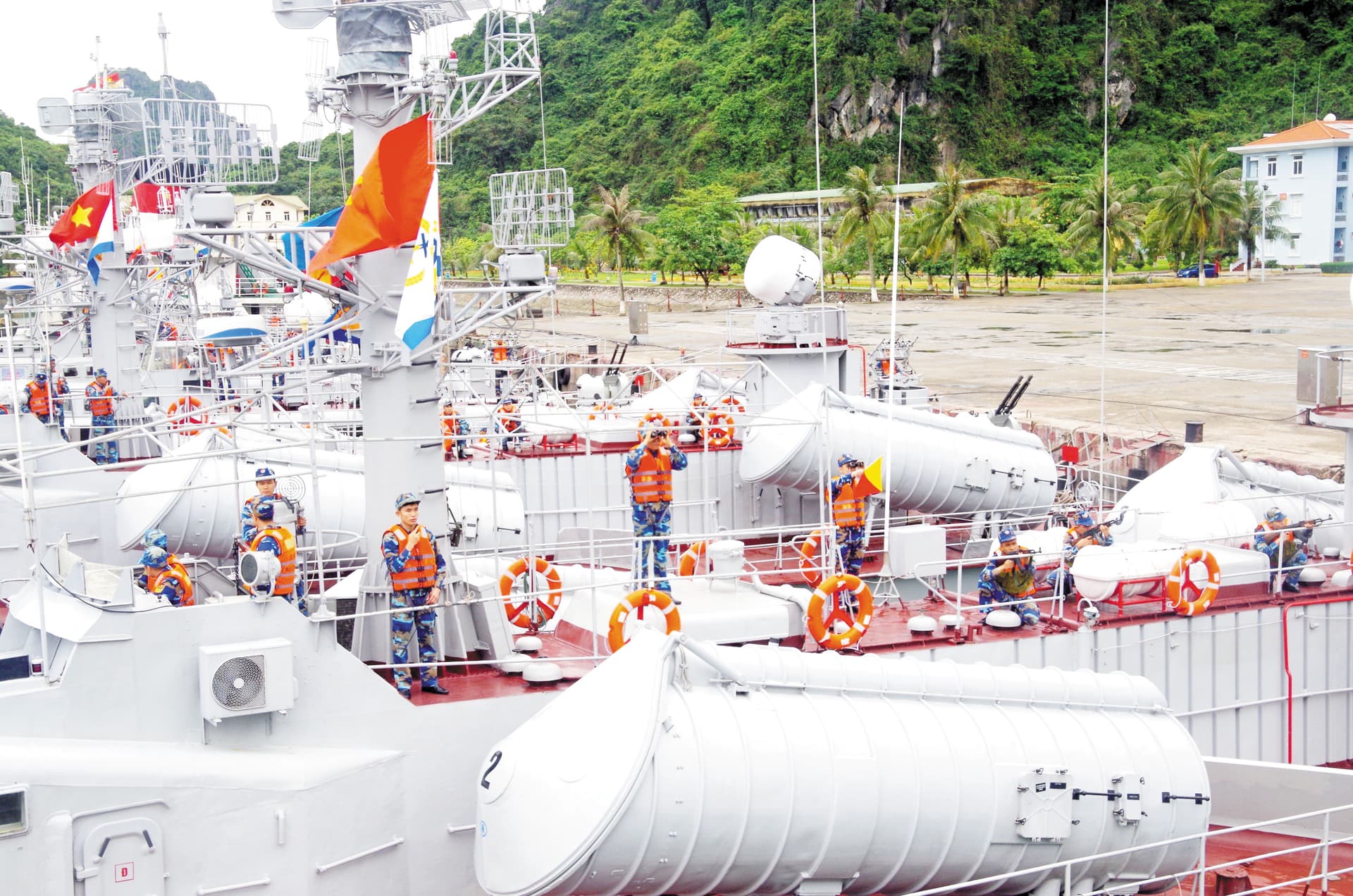 Huấn luyện giỏi ở Hải đội tham gia Chiến thắng trận đầu