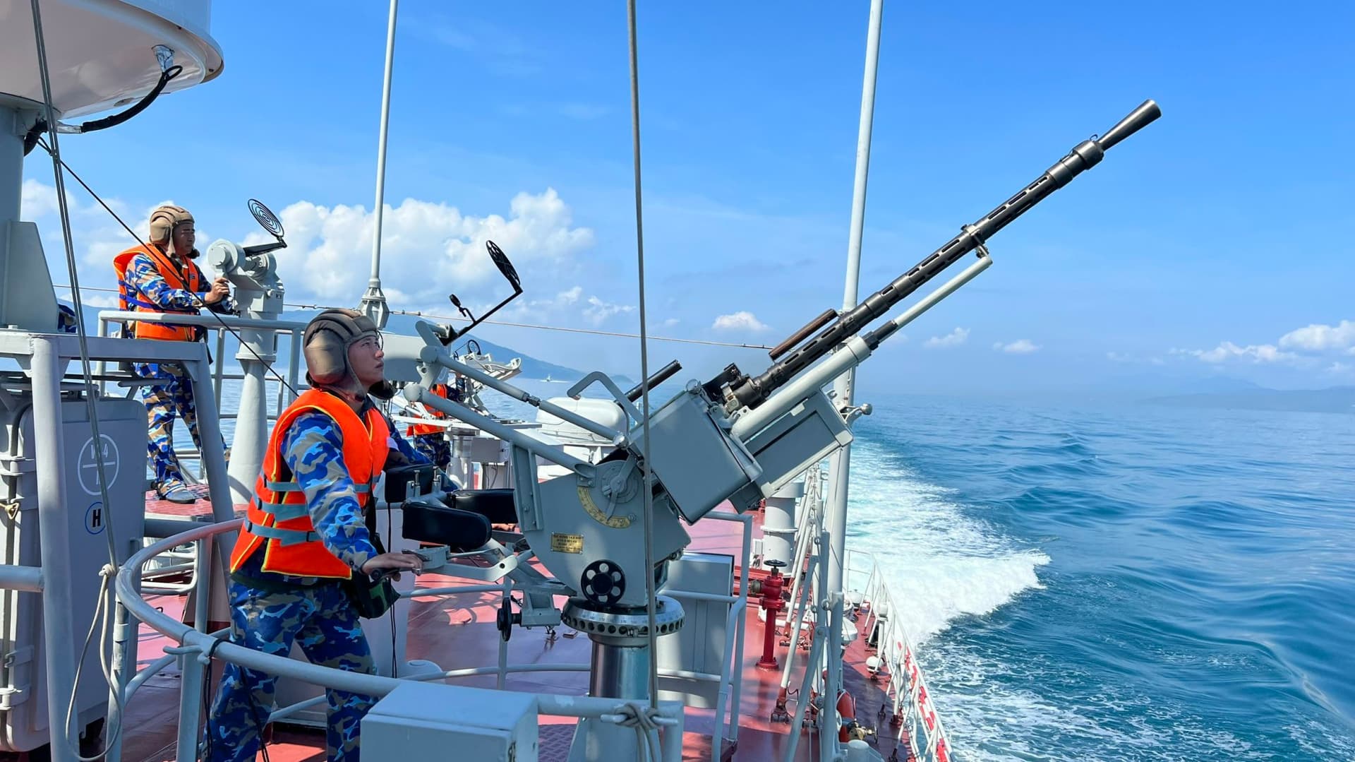 Lữ đoàn 172: Thi đua để hoàn thành xuất sắc nhiệm vụ huấn luyện, sẵn sàng chiến đấu