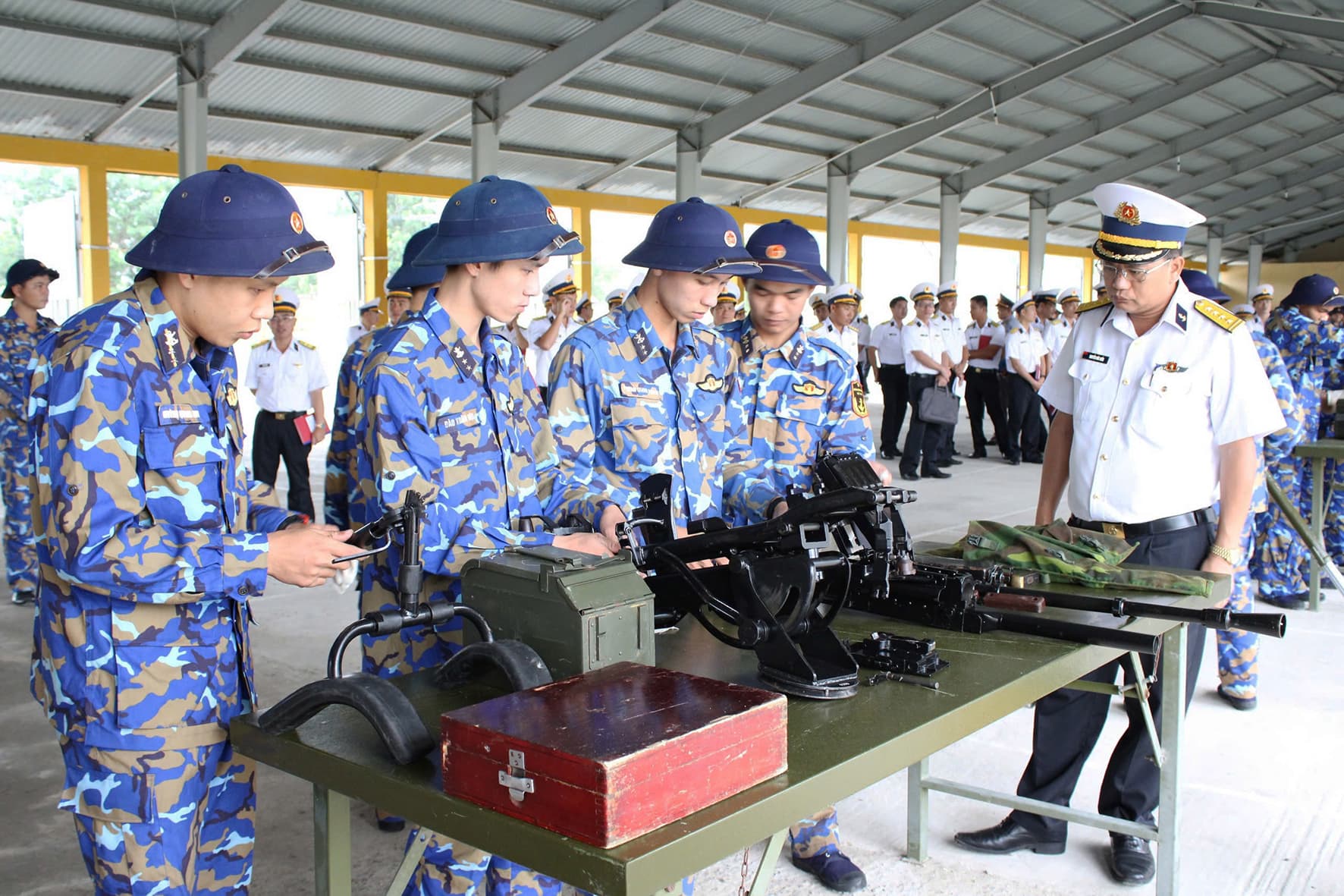 Vùng 4 tham quan thực hiện ngày kỹ thuật tại Lữ đoàn 101